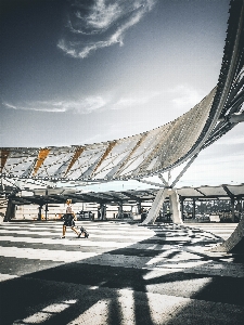 ウォーキング 建築 構造 空 写真