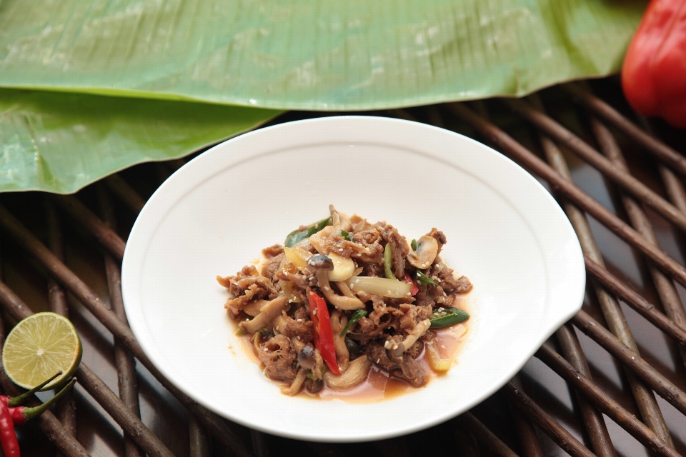 盘子 一顿饭 食物 胡椒