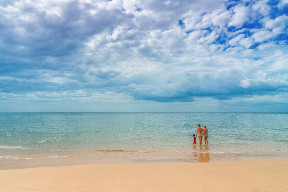 Pantai laut pesisir air