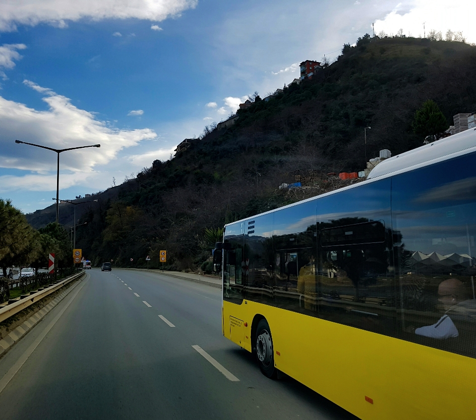 Route autoroute conduite ville