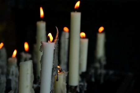 Licht flamme dunkelheit
 kirche Foto