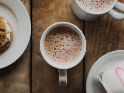 Foto Café xícara com leite chocolate quente
