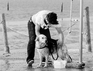 Foto Uomo spiaggia mare acqua