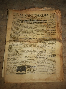 Foto Madera viejo periódico monumento