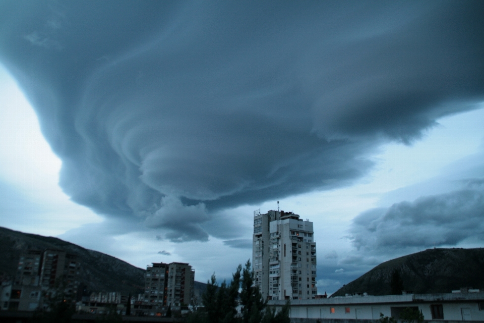 Bulut gökyüzü şehir atmosfer