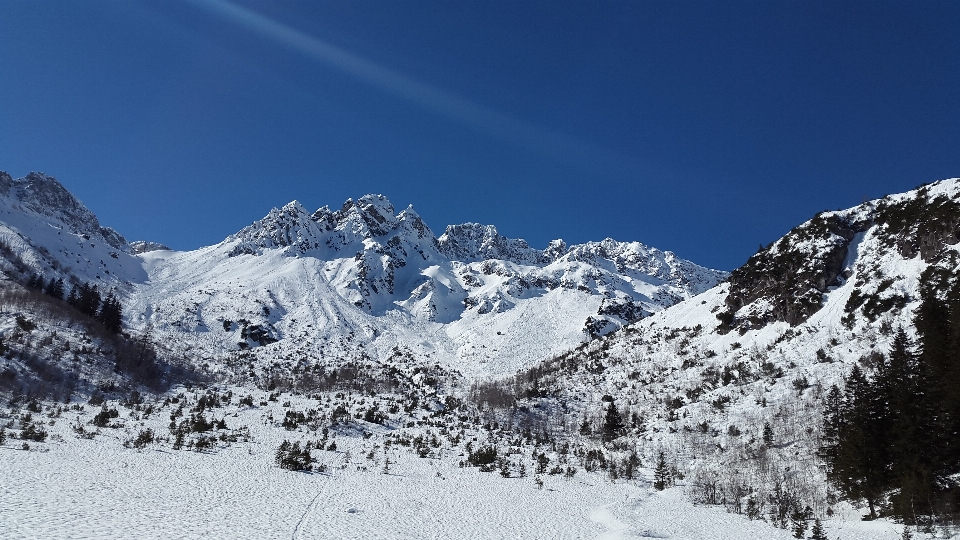 Paisaje naturaleza montaña nieve