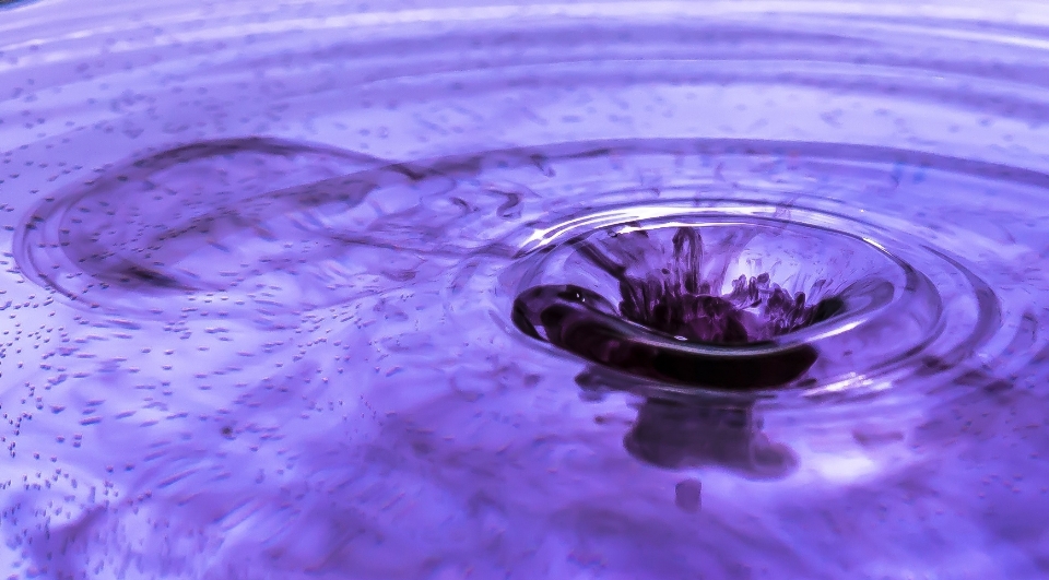 Wasser tropfen flüssig struktur