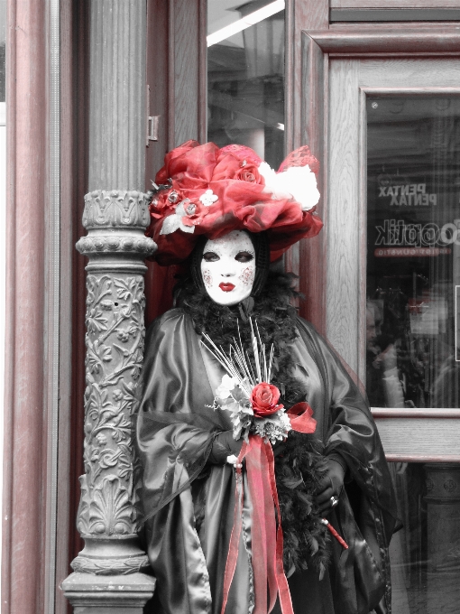 Estatua retrato rojo carnaval