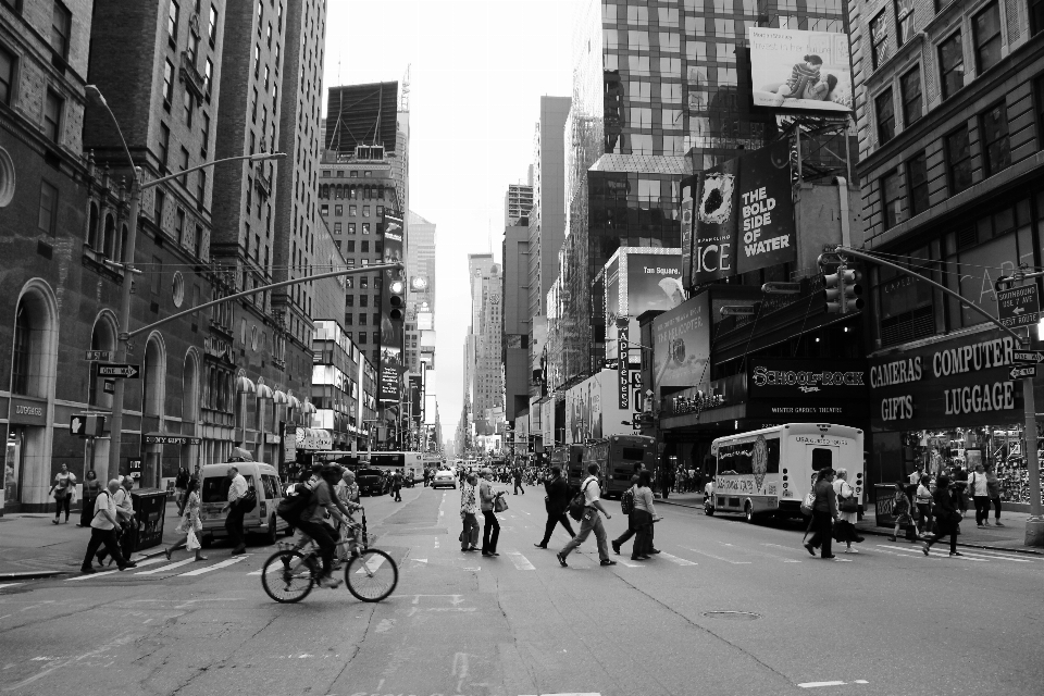 Piéton noir et blanc
 route rue