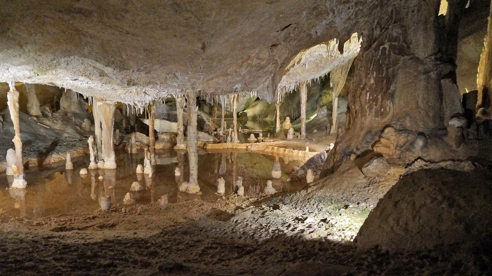 Formazione metropolitana grotta grotte
