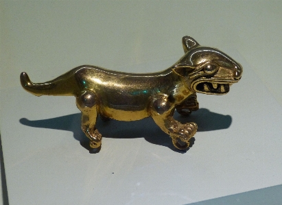 Animal statue golden museum Photo