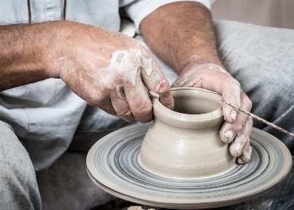 Hand wheel cup vase Photo