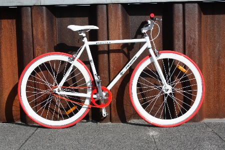 White wheel bicycle bike Photo