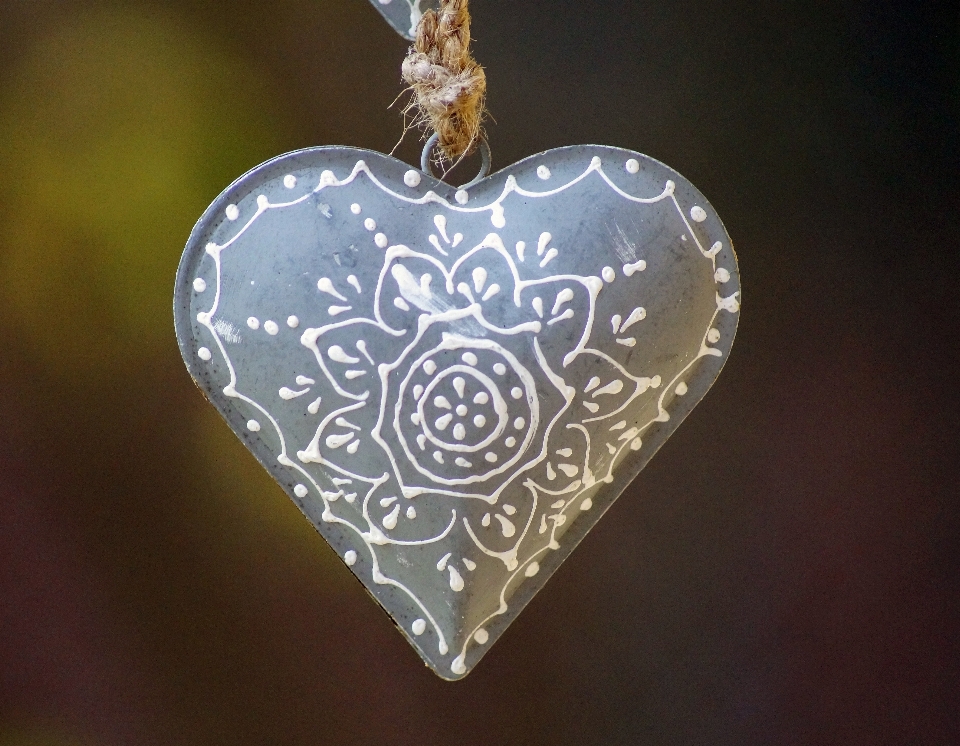 Leaf love heart decoration