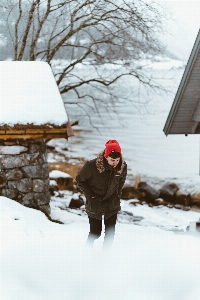 男 雪 冬 春 写真