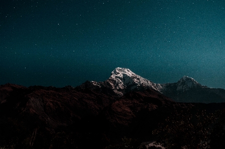 Foto Montagna cielo notte atmosfera