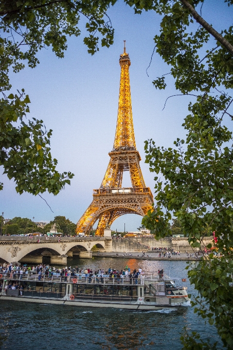 Bateau palais tour eiffel paris