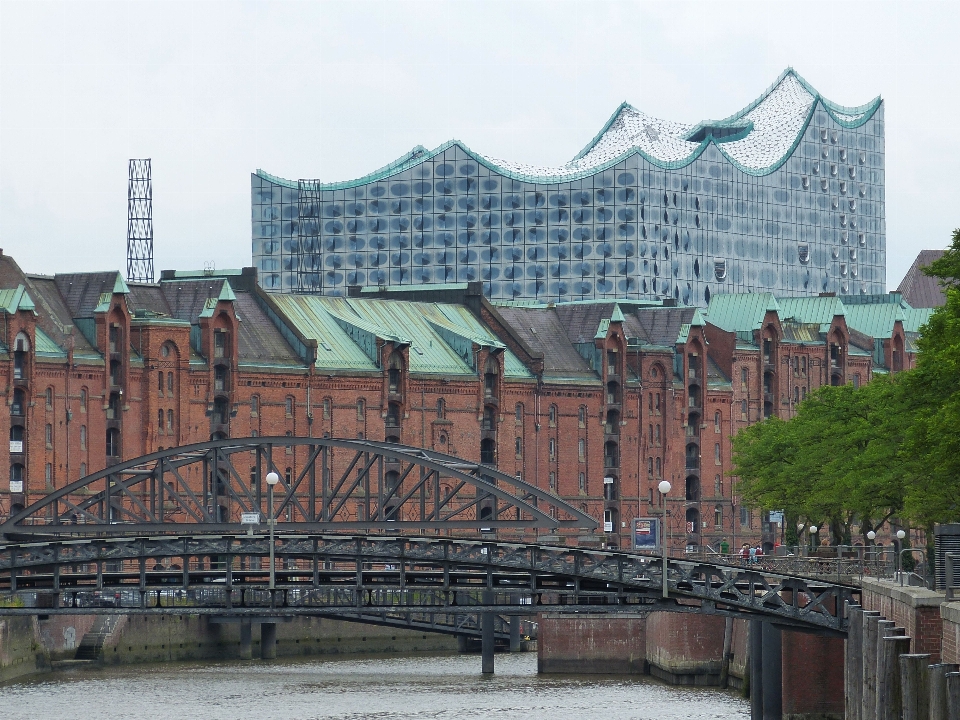 Arquitectura puente edificio río