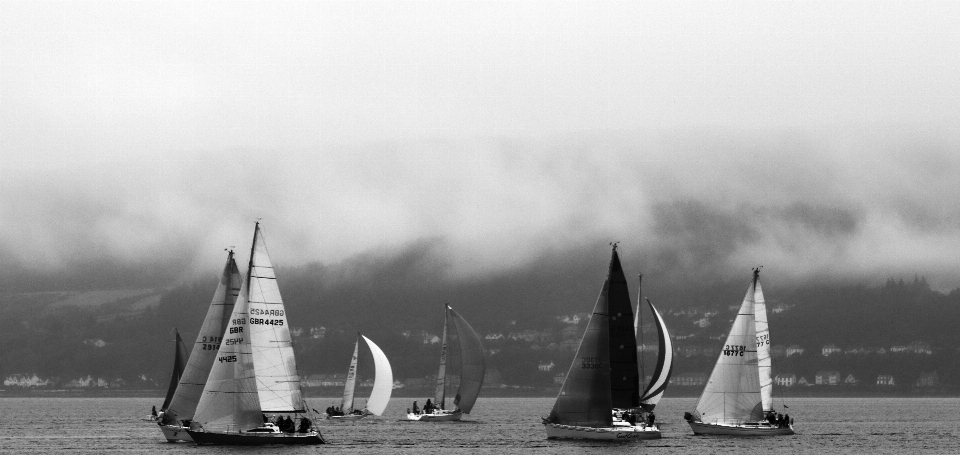 Mar agua océano en blanco y negro
