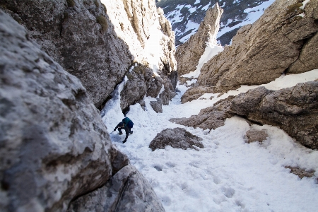 Foto Rock a piedi montagna nevicare