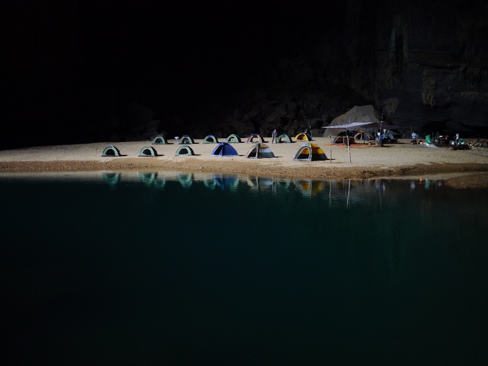 Spiaggia leggero barca notte