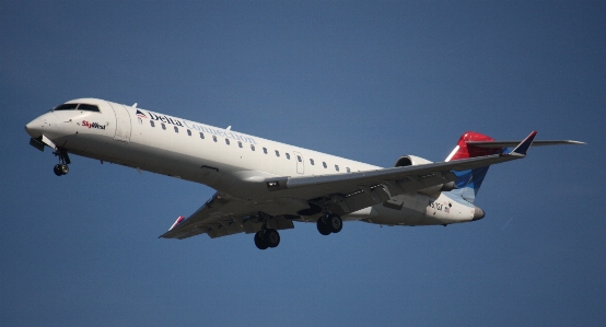 Fliege flugzeug jet fahrzeug Foto