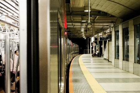 Foto Tubo edificio metropolitana trasporto