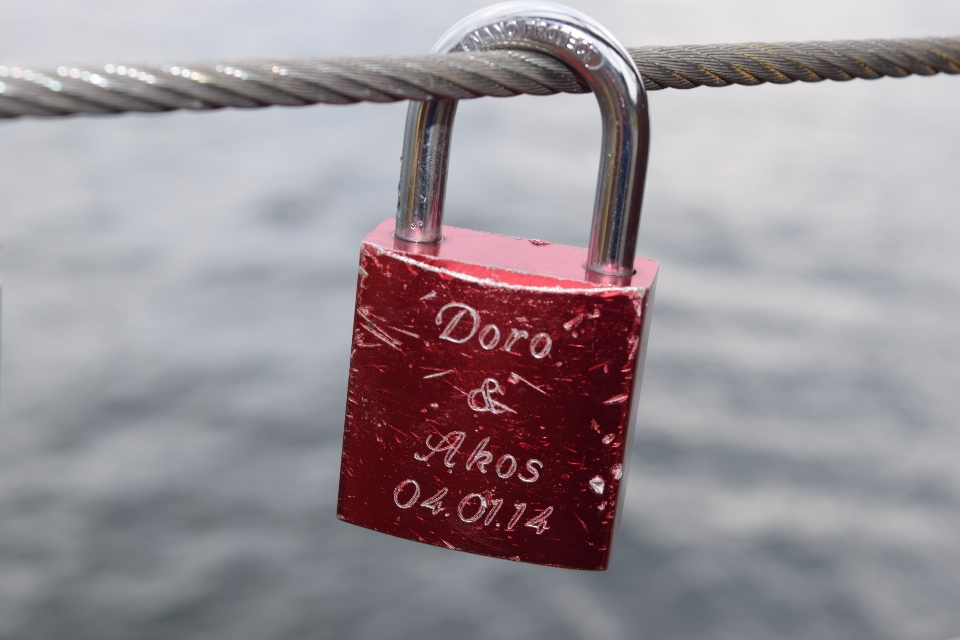 Bridge love red padlock