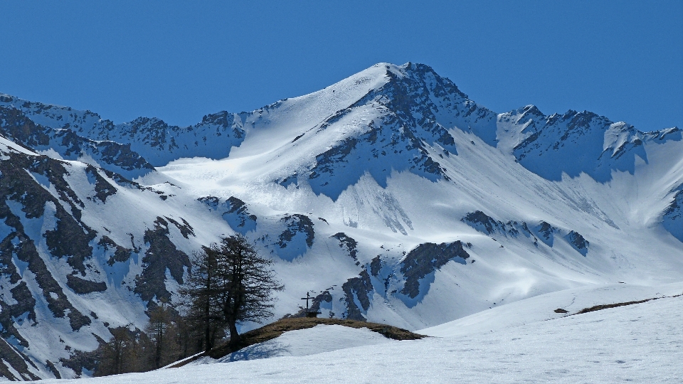 Natura montagna nevicare inverno