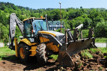 Work tractor field building Photo