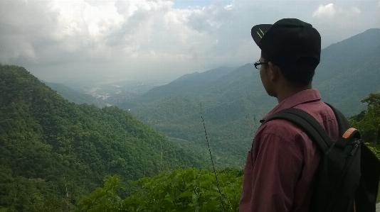 Foto Alam sedang berjalan gunung lintas alam
