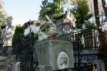 Paris monument statue cemetery Photo