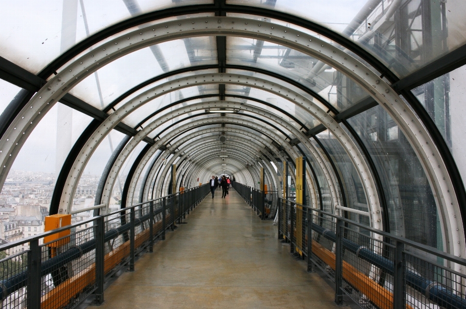 Die architektur gebäude paris tunnel