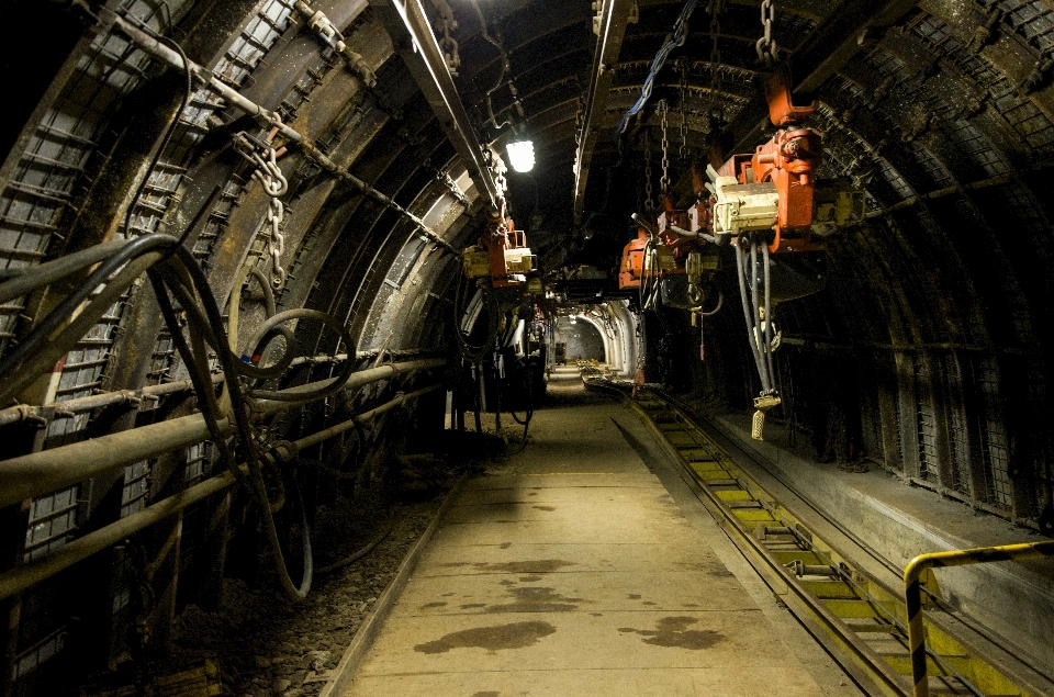 Traccia tunnel buio metropolitana