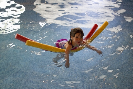 海 水 女の子 スポーツ 写真