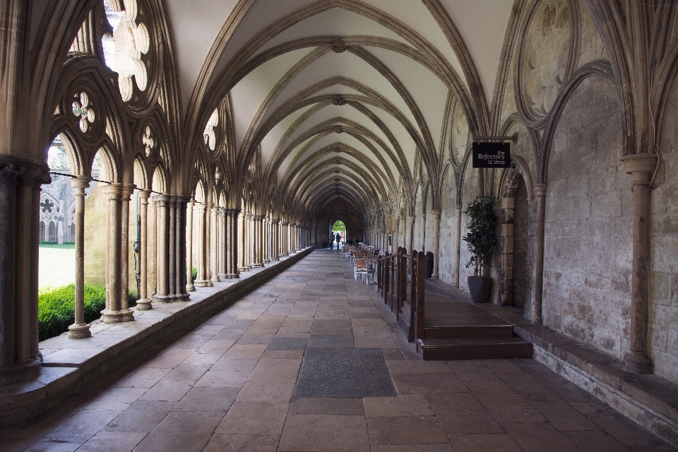 Arsitektur bangunan lengkungan katedral