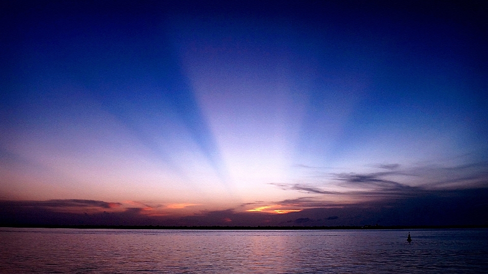 Laut cakrawala awan langit