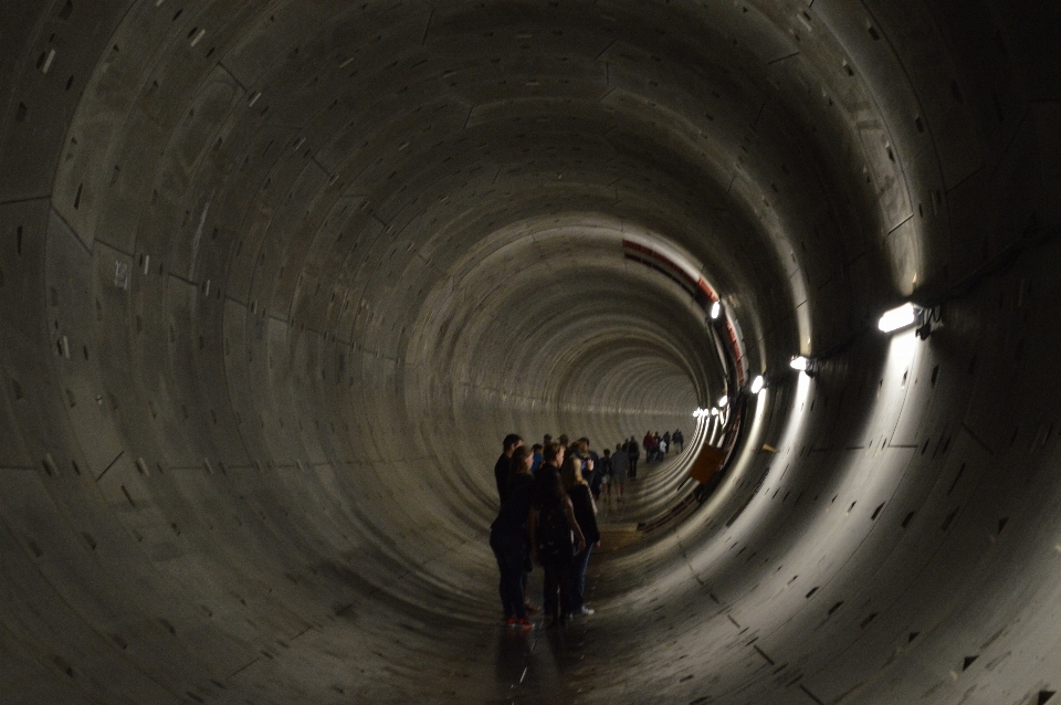 Gente senderismo
 rueda túnel