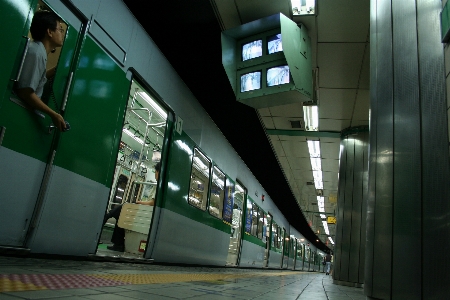 ライト 建築 訓練 地下鉄 写真