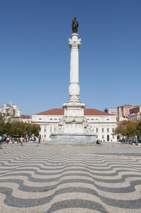 Monument statue tower plaza