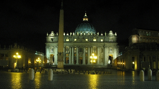 Foto Leggero architettura notte edificio