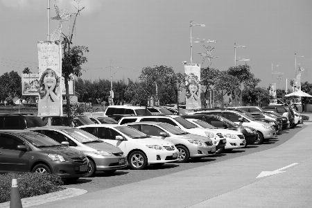 Foto Bianco e nero
 strada auto parcheggio