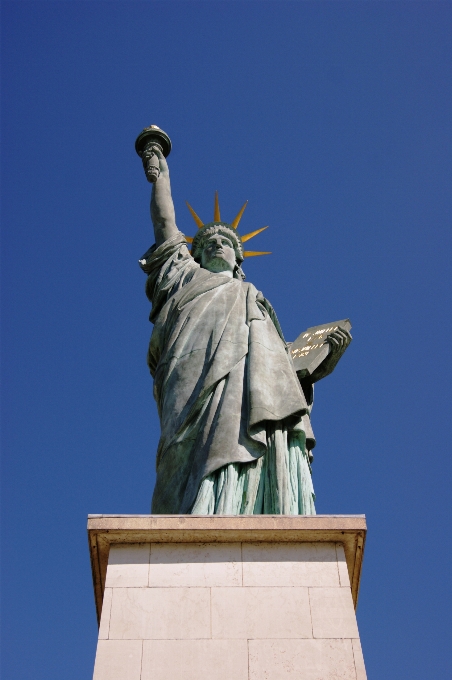 Paris monumen perancis patung