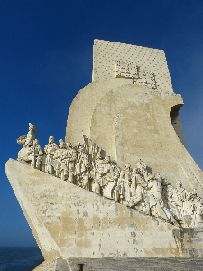 Foto Pasir monumen patung tengara