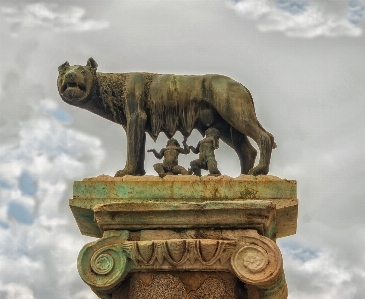 Foto Langit monumen patung italia