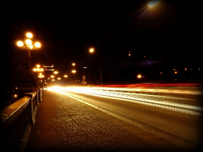 Foto Lampu jalan lalu lintas malam