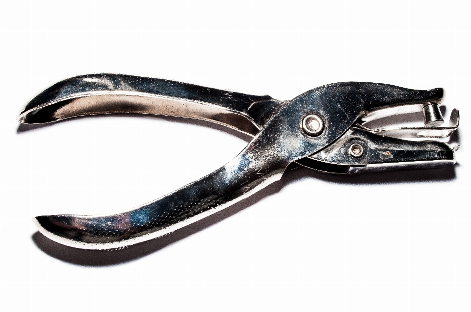 Tool horn metal pliers