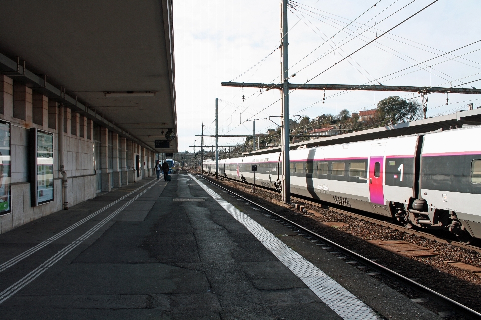 Menschen schiene zug transport