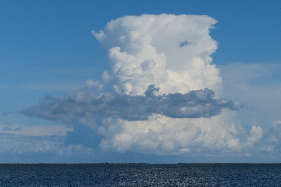 Laut cakrawala awan langit