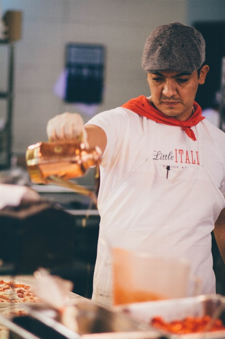 Persona comida alimento cocinando